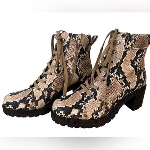 Vince Camuto Women’s Leather Lace-Up Ankle Boots Sz 8- Gaviana-Snakeskin